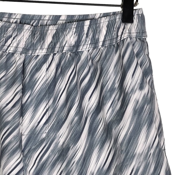 Peloton Turin Shorts Mens Medium Abstract Print Elastic Waist Lined Training Gym - Picture 3 of 13